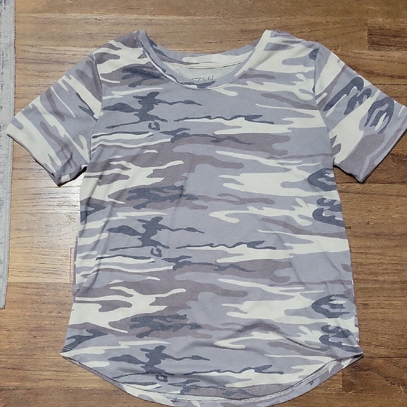 Cold Crush Tops - 🔵3/$13 Cold Crush Camo Shirt